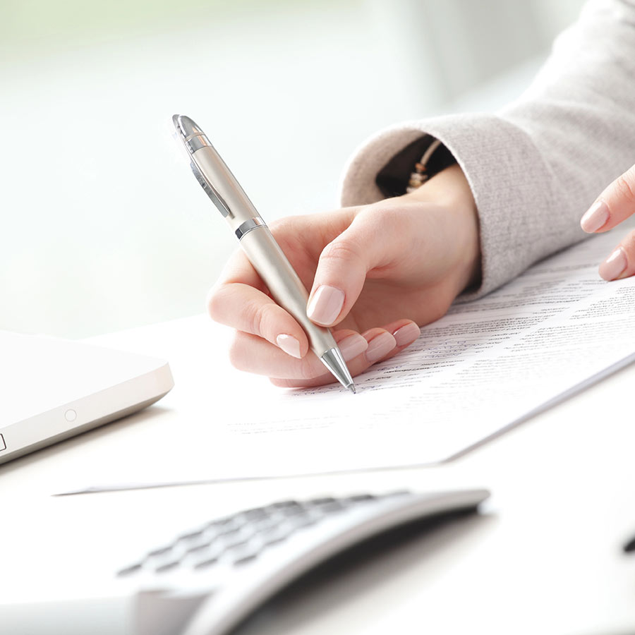 Ausfüllen von Formularen für die Beantragung von Geldleistungen